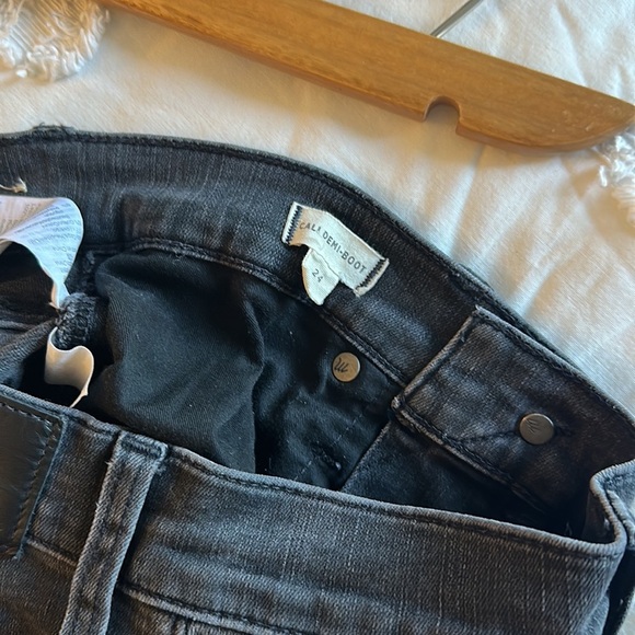 Cali Demi-Boot Jeans in Bellspring Wash: Button-Front Edition size 24 black - Picture 9 of 10